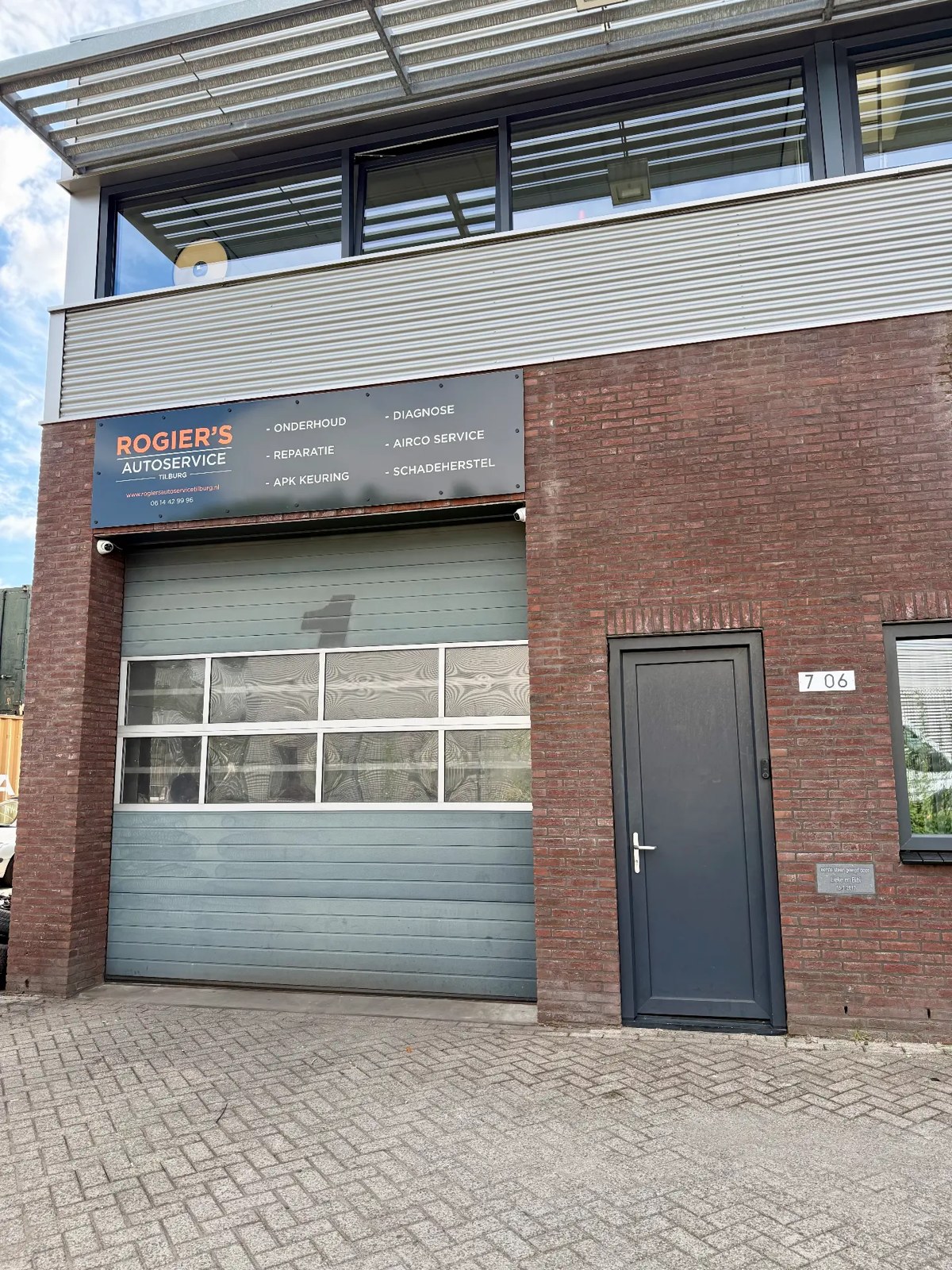 Werkplaats van Rogier's Autoservice aan de Kapitein Hatterasstraat in Tilburg